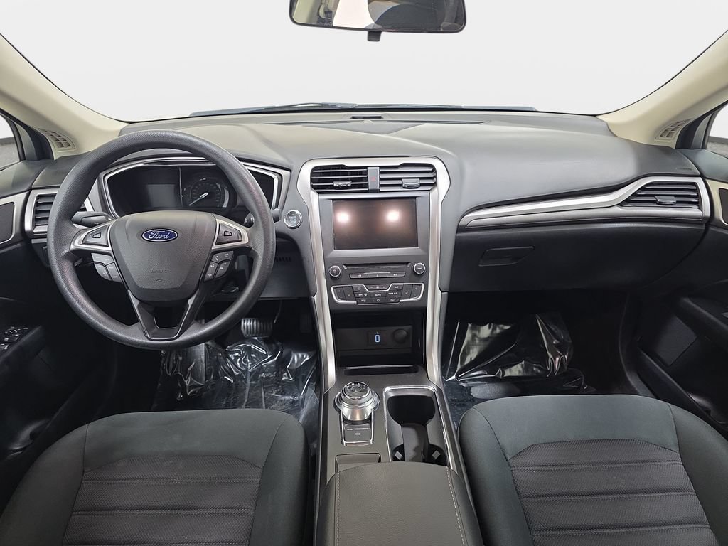 Used 2017 Ford Fusion SE w/ Fusion SE Technology Package FWD image 10
