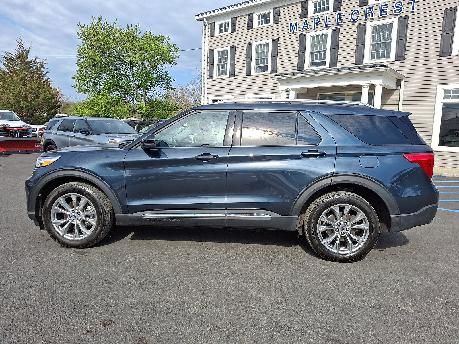 Certified 2023 Ford Explorer Limited w/ Equipment Group 301A AWD/4WD image 8