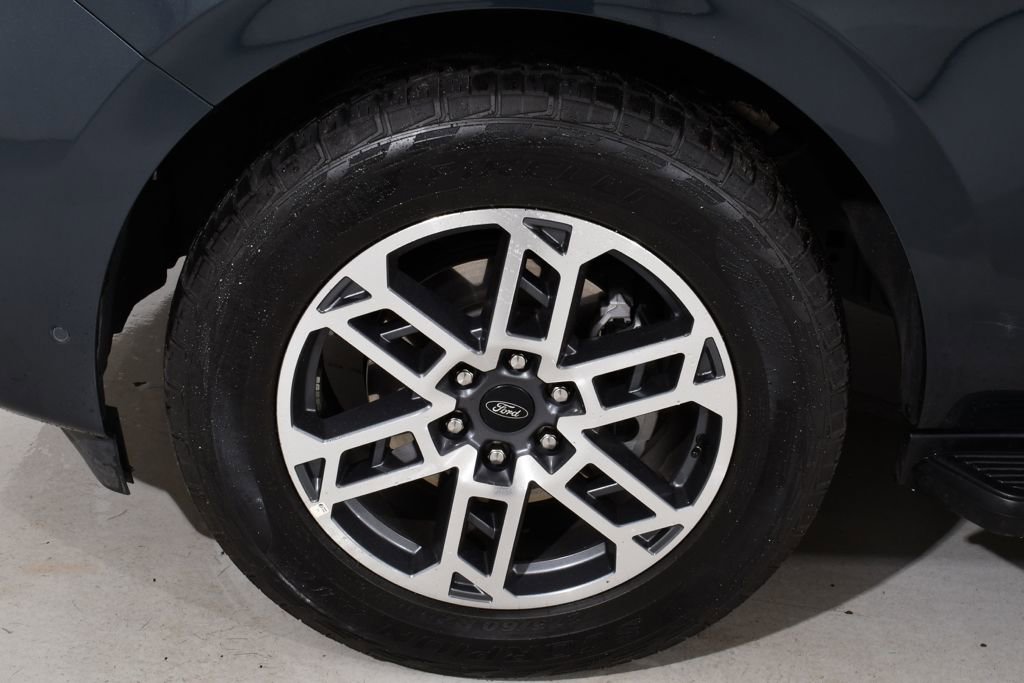 Used 2025 Ford Expedition Active AWD/4WD image 24