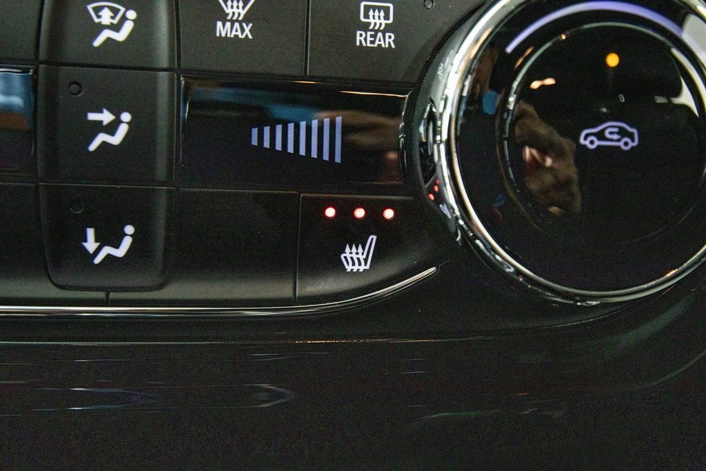 Used 2025 Chevrolet Trax LT w/ LT Convenience Package image 27