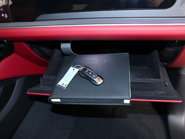 Certified 2025 Porsche Cayenne image 28