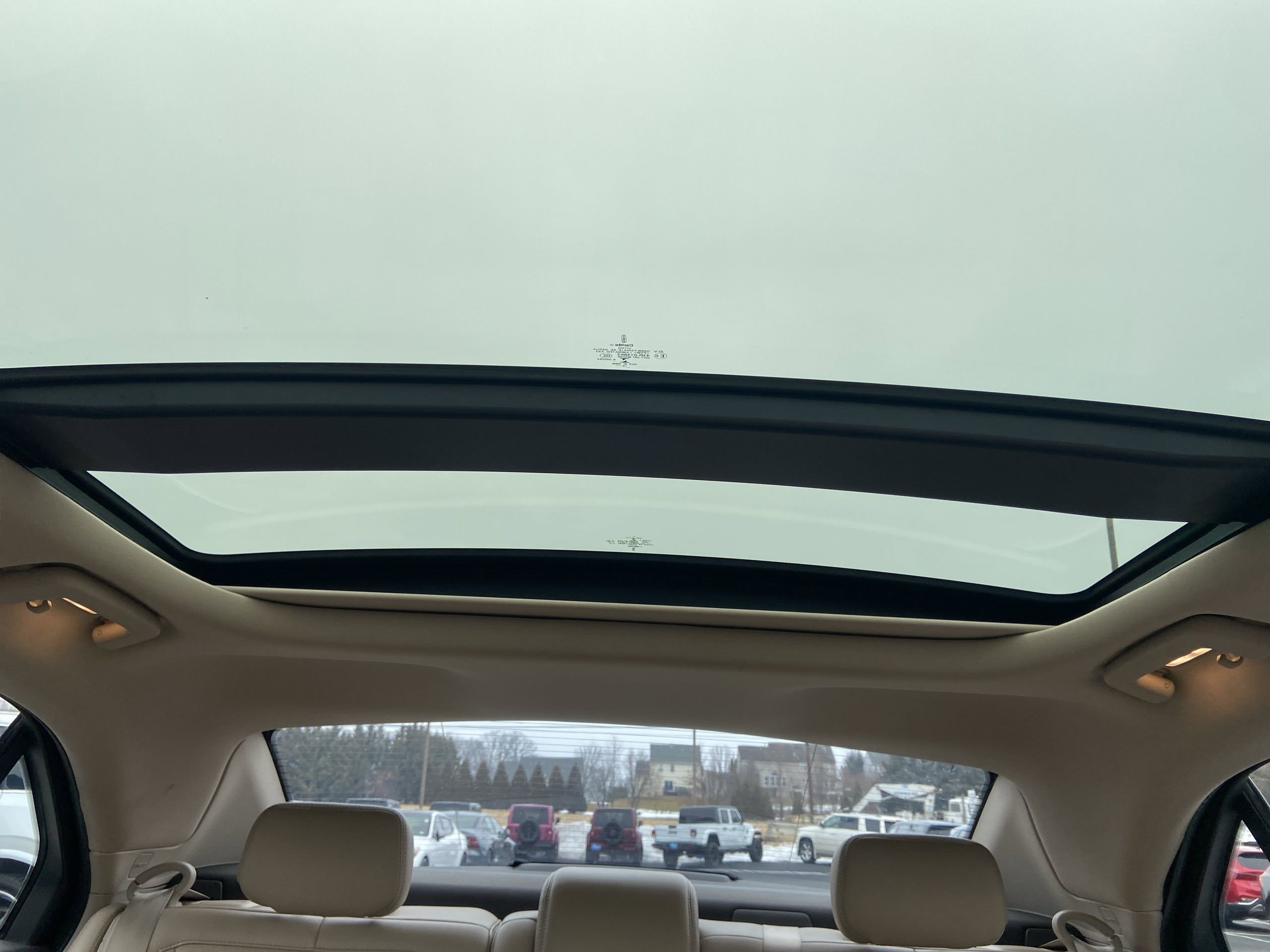 Used 2017 Lincoln Continental Select w/ Continental Climate Package image 17