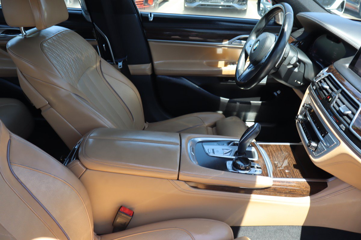 Used 2021 BMW 750i xDrive w/ Executive Package AWD/4WD image 16