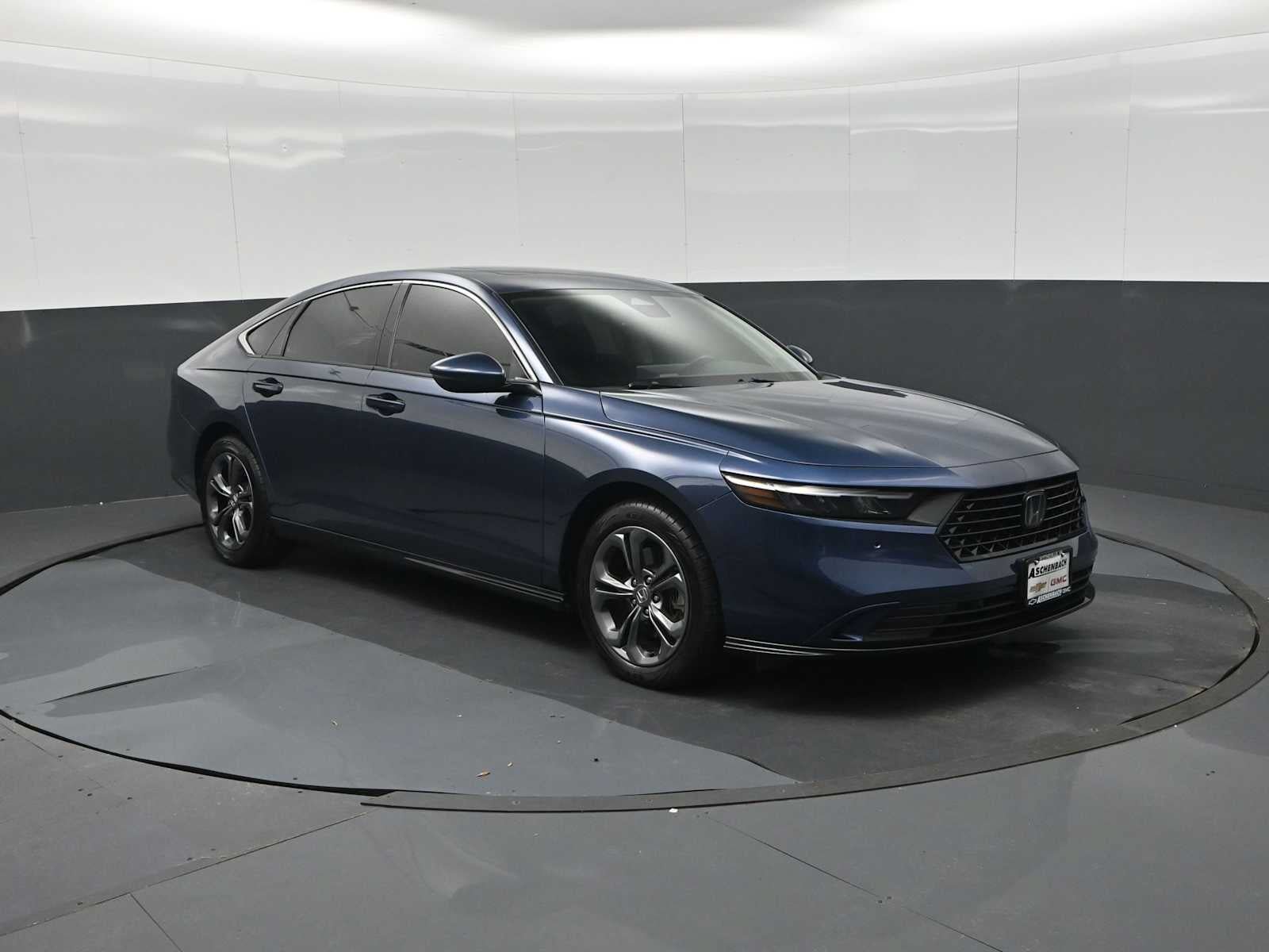 Used 2023 Honda Accord EX-L image 2