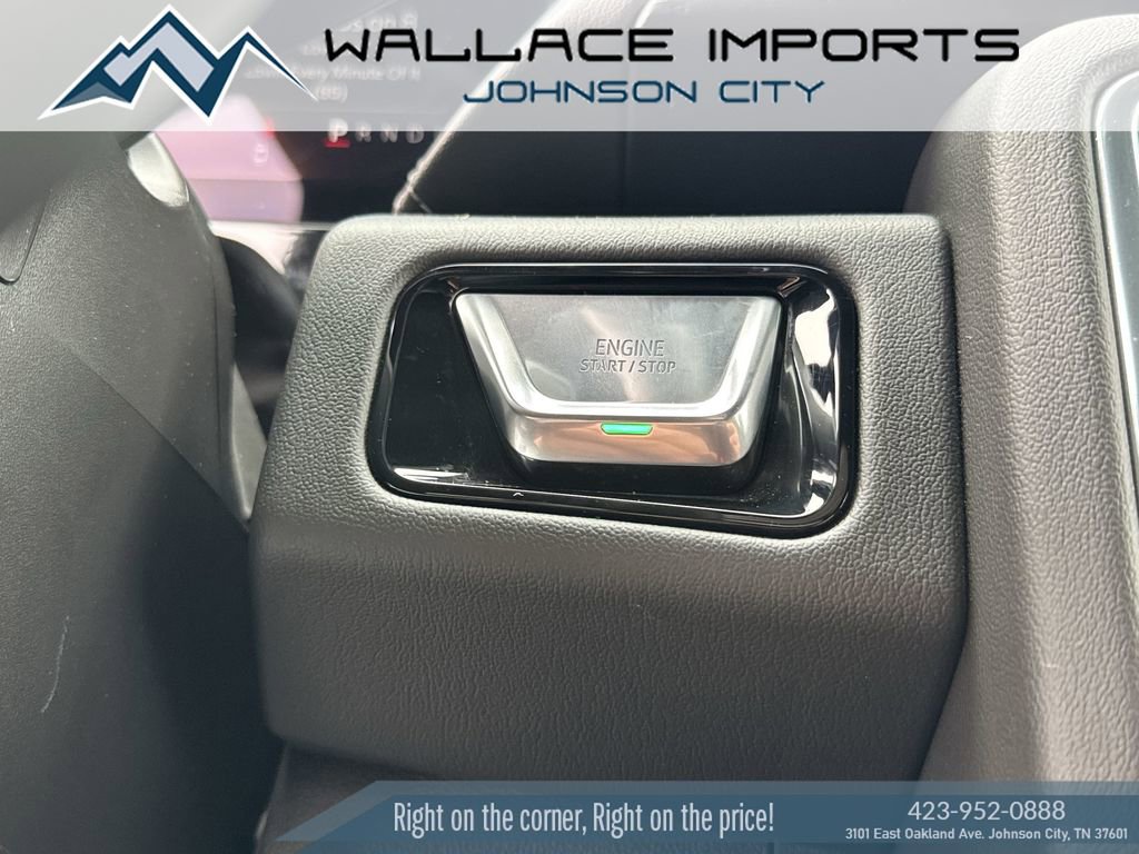 Used 2025 GMC Yukon Denali AWD/4WD image 22