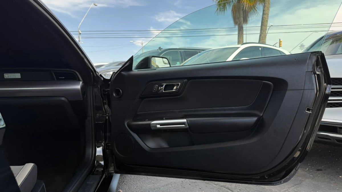 Used 2016 Ford Mustang Coupe RWD image 32