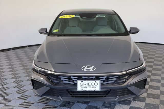 Certified 2024 Hyundai Elantra SE FWD image 3
