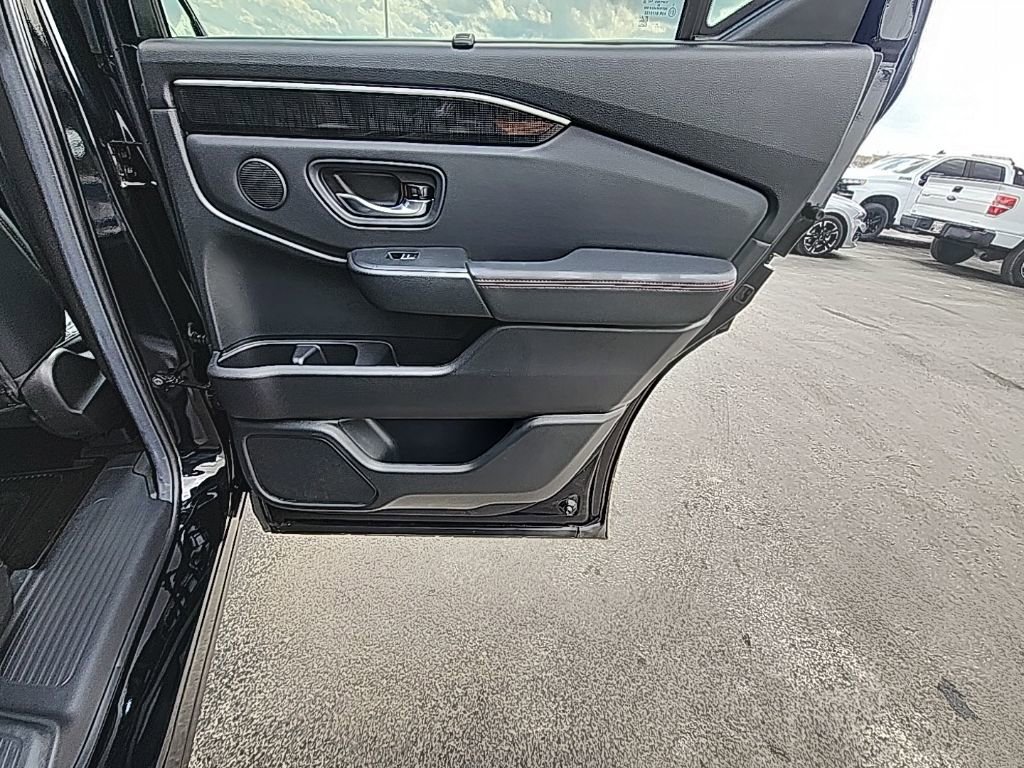 Certified 2025 Honda Pilot Black Edition image 31