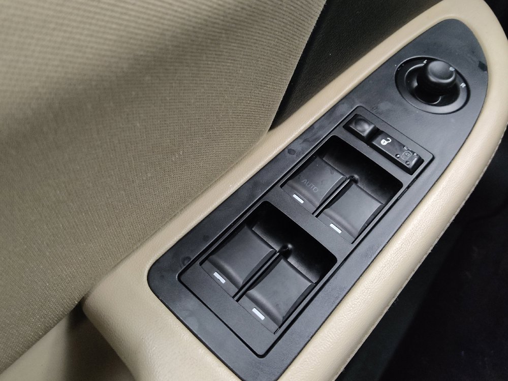 Used 2014 Chrysler 200 Touring FWD image 27