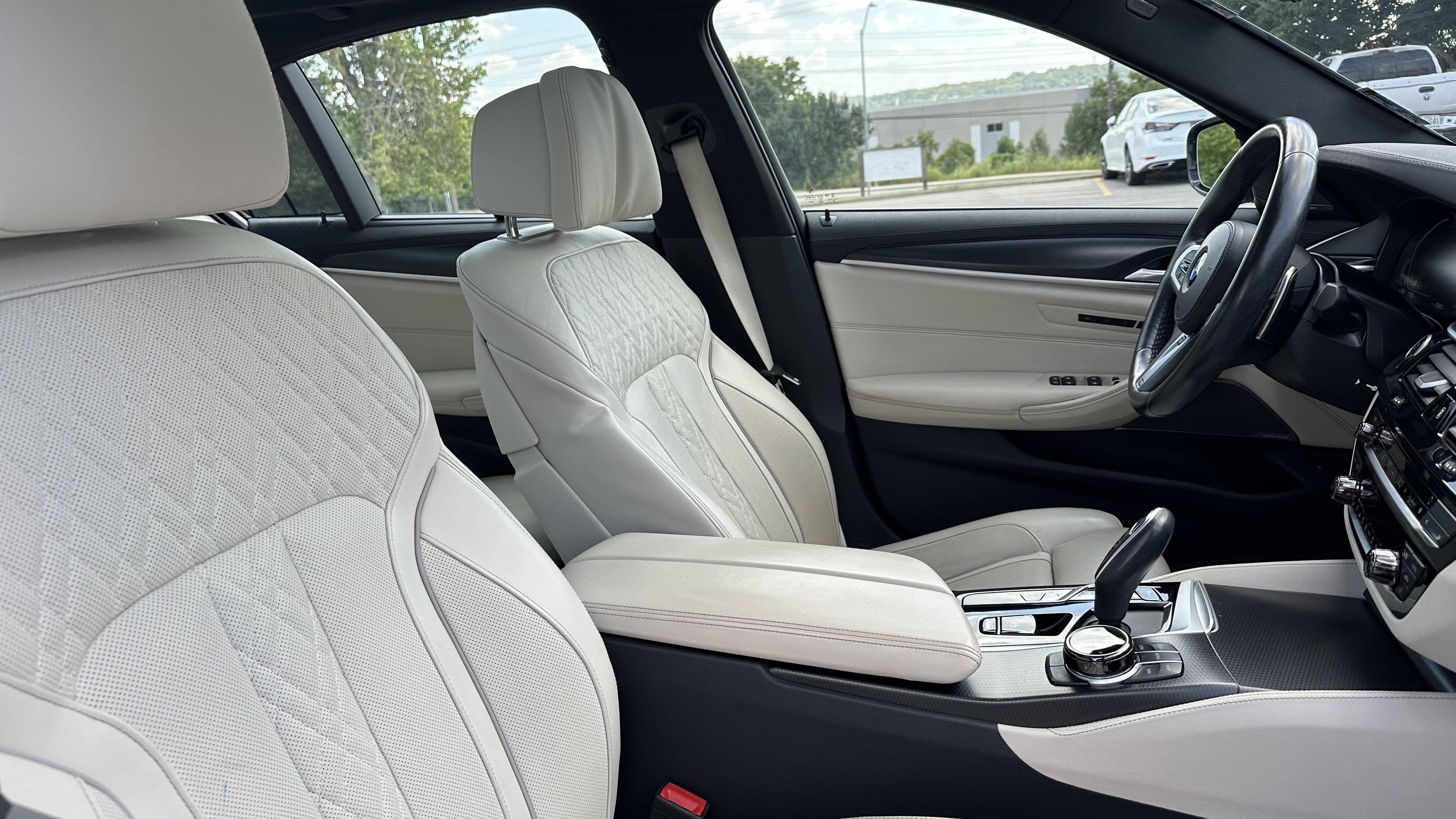 Certified 2023 BMW M550i xDrive w/ Executive Package AWD/4WD image 34