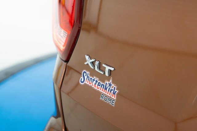 Used 2017 Ford Explorer XLT image 7