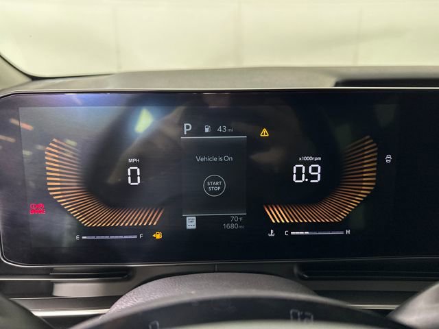 Used 2025 Kia Carnival image 17