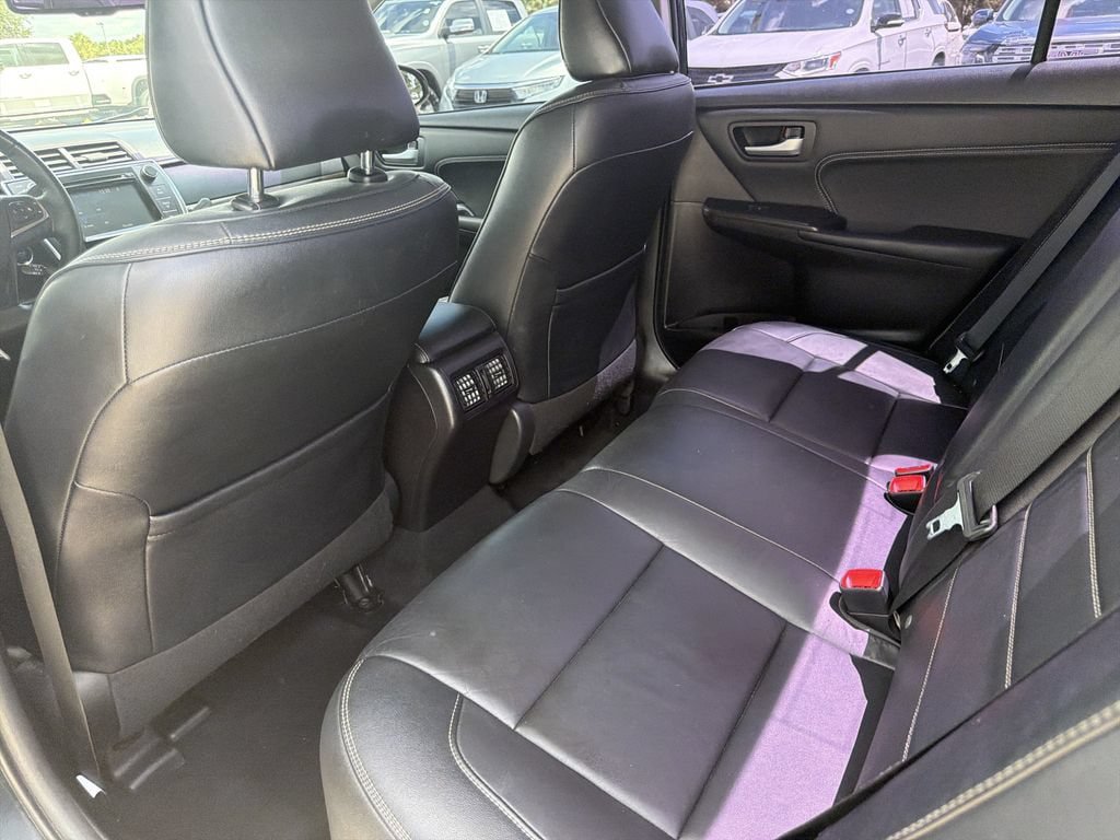 Used 2017 Toyota Camry XLE w/ Moonroof Package FWD image 11