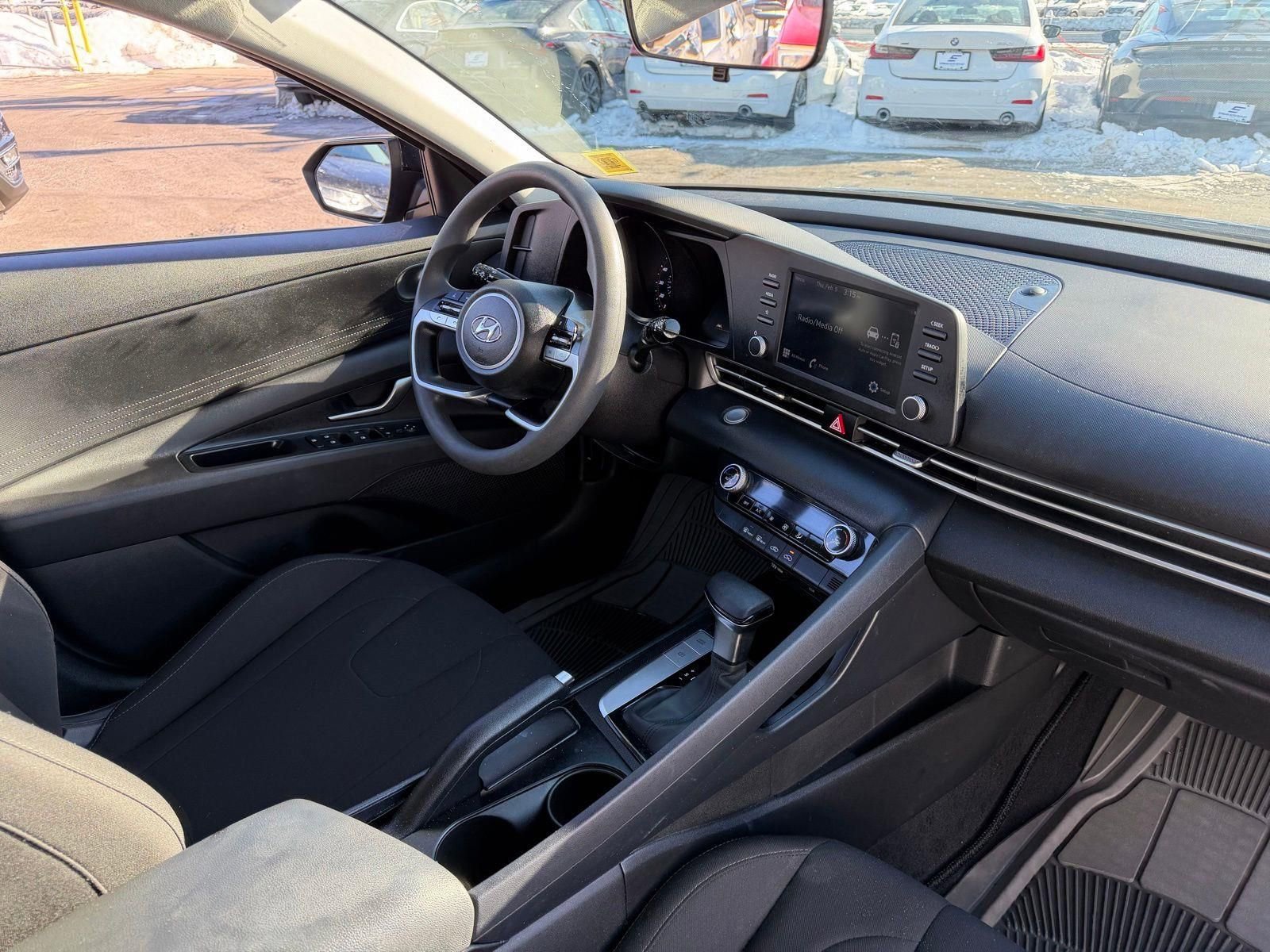 Used 2022 Hyundai Elantra SEL image 13