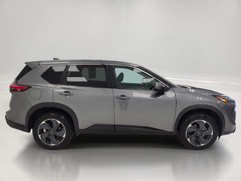 Used 2025 Nissan Rogue SV AWD/4WD image 3
