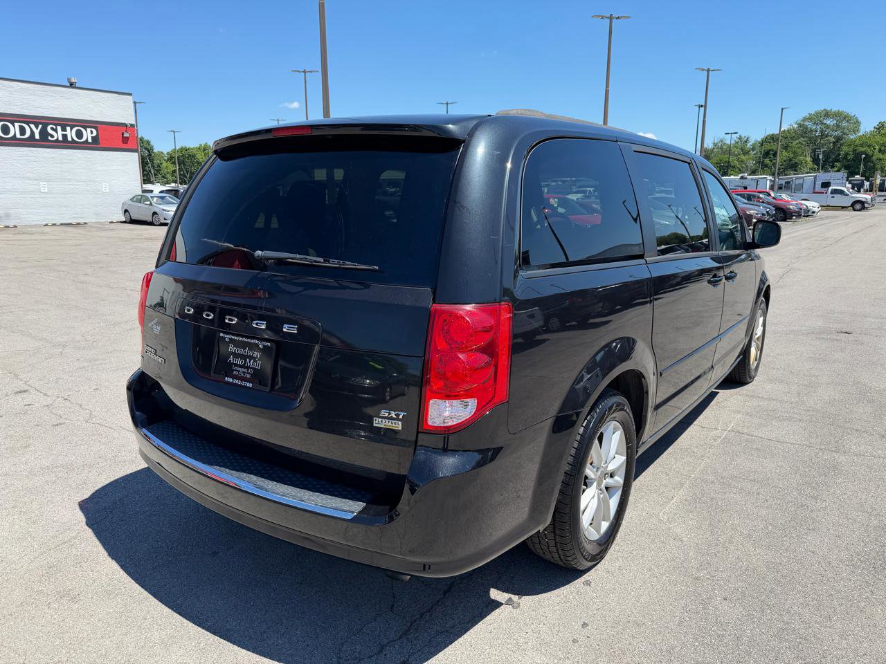 Used 2015 Dodge Grand Caravan SXT FWD image 3