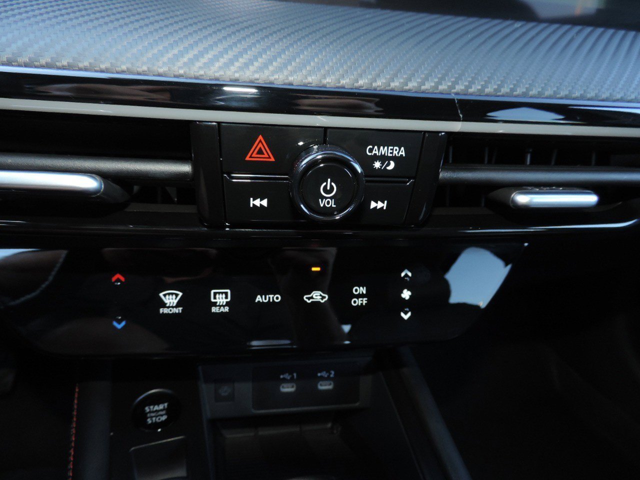Certified 2025 Nissan Kicks SR FWD image 21