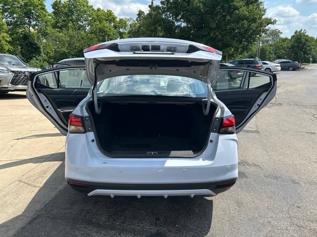 Used 2024 Nissan Versa SR FWD image 11