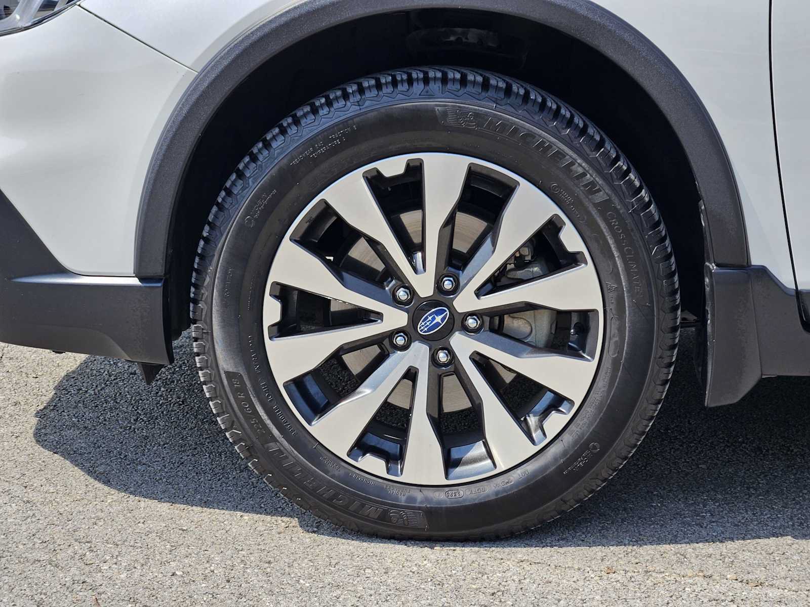 Used 2017 Subaru Outback 3.6R Limited AWD/4WD image 9