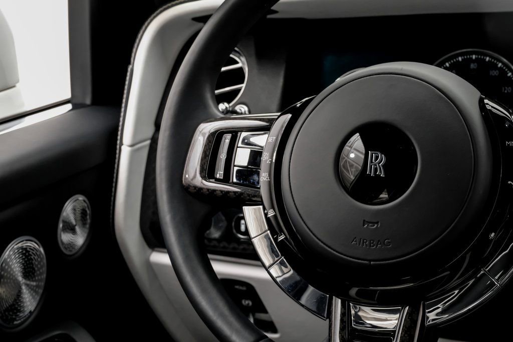 Used 2022 Rolls-Royce Cullinan Black Badge image 13