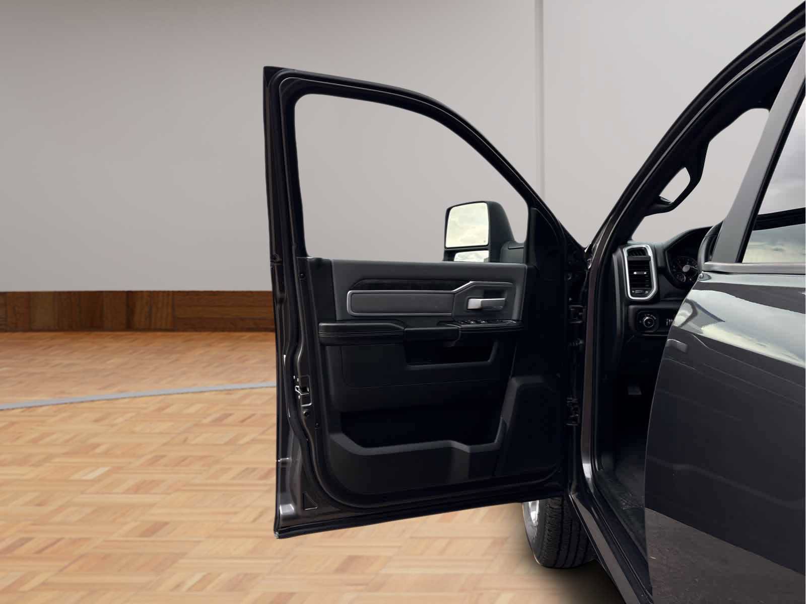 Used 2023 RAM 3500 Big Horn image 9