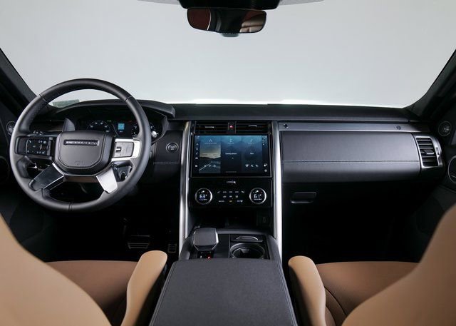 New 2026 Land Rover Discovery Limited Edition image 4