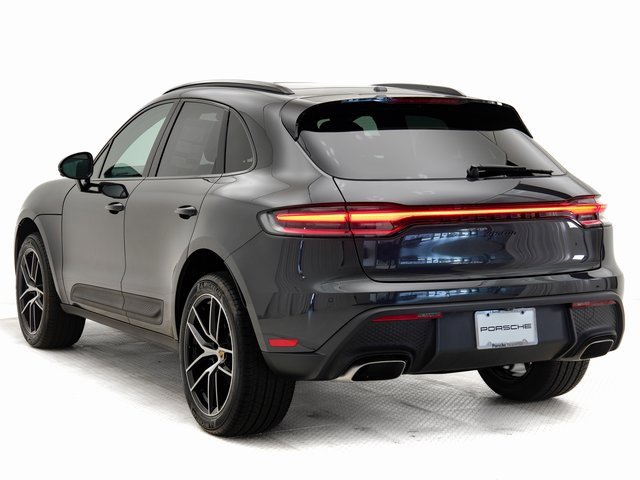 Used 2025 Porsche Macan image 3