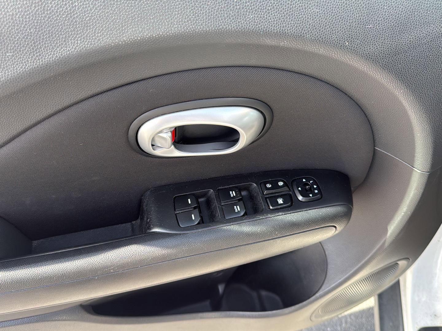Used 2014 Kia Soul + image 13