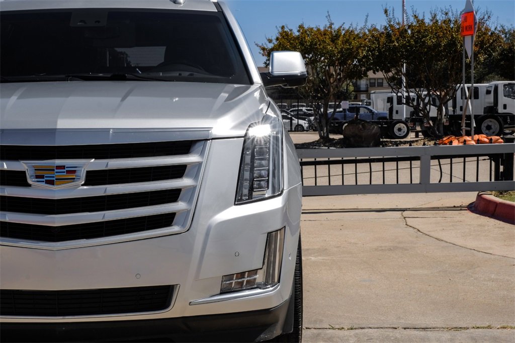Used 2019 Cadillac Escalade ESV Luxury image 54