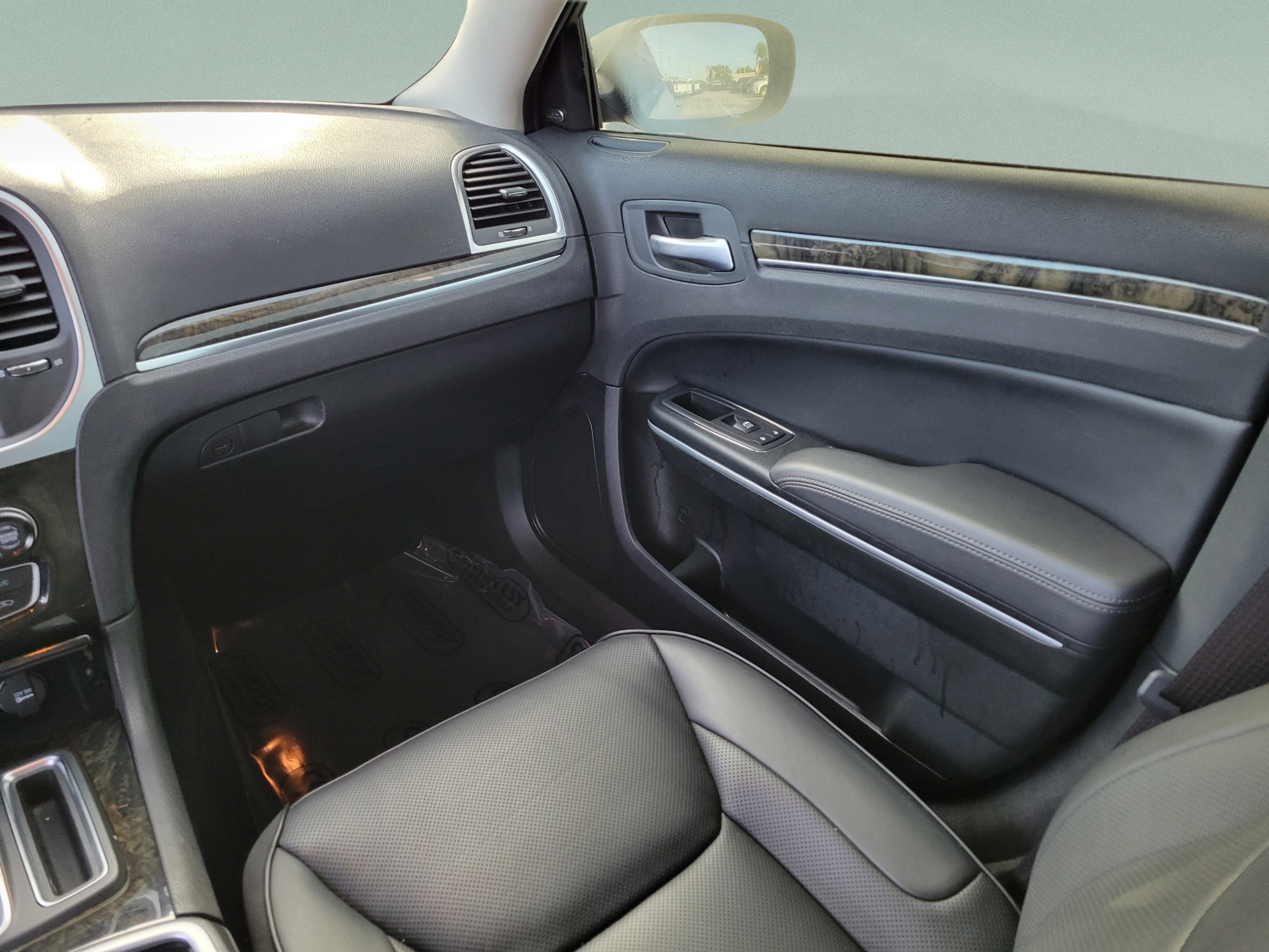 Used 2023 Chrysler 300 Touring L w/ Popular Equipment Group RWD image 13