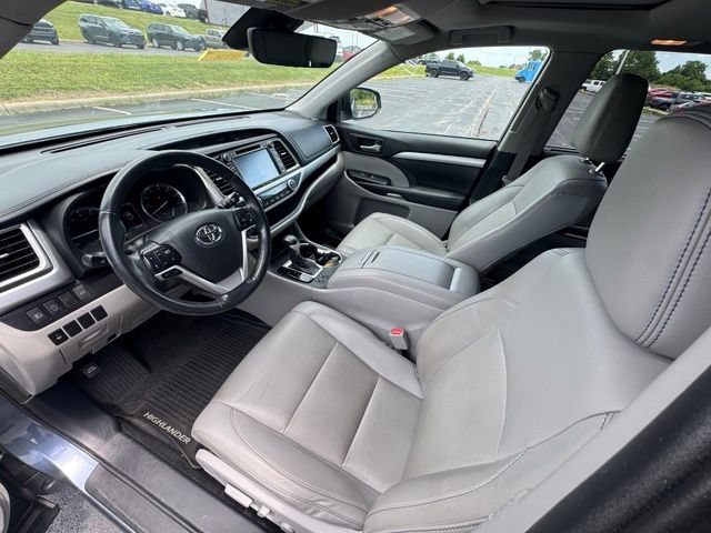 Certified 2019 Toyota Highlander XLE AWD/4WD image 16