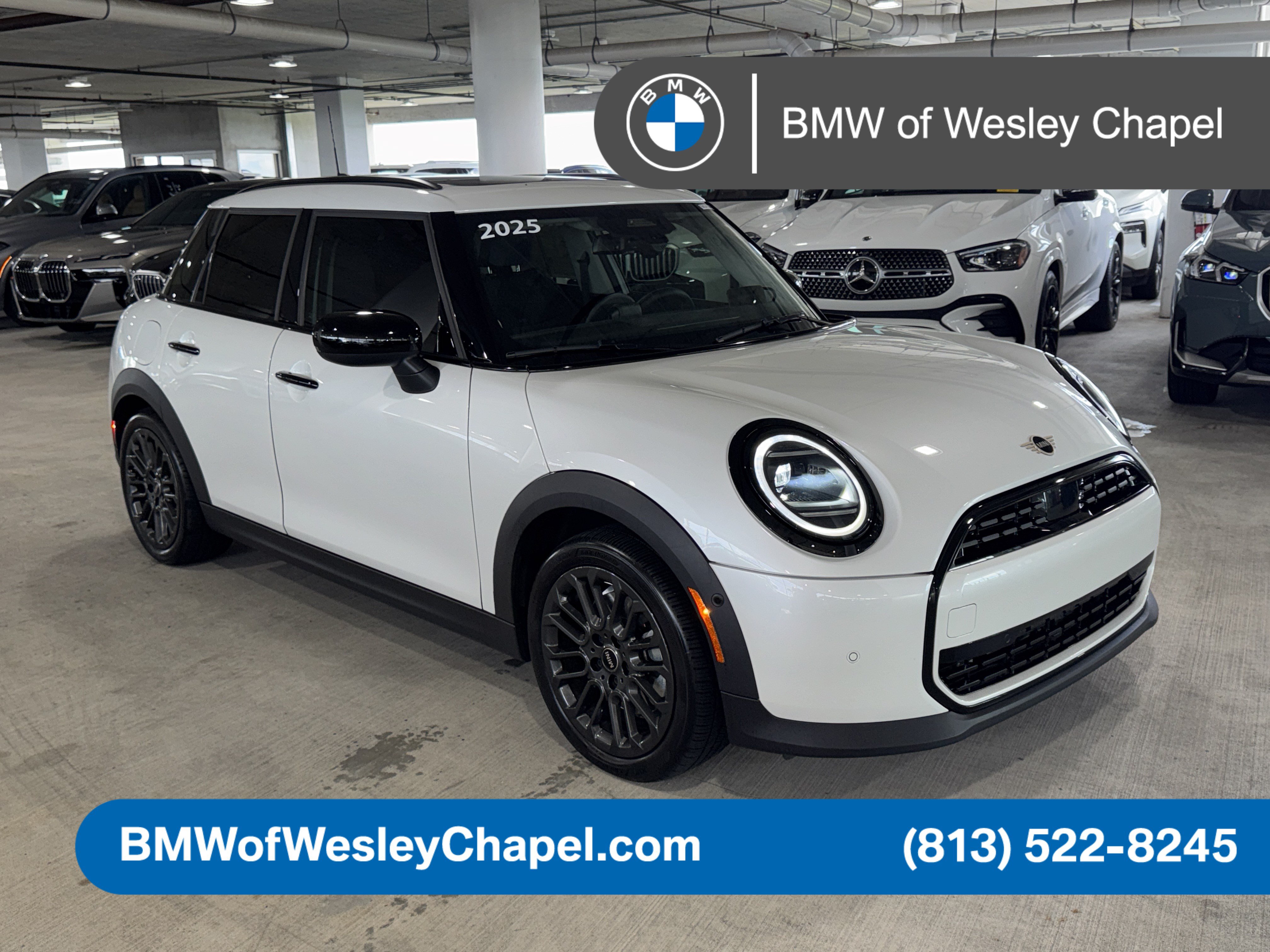 Used 2025 MINI Cooper 4-Door Hardtop FWD image 1