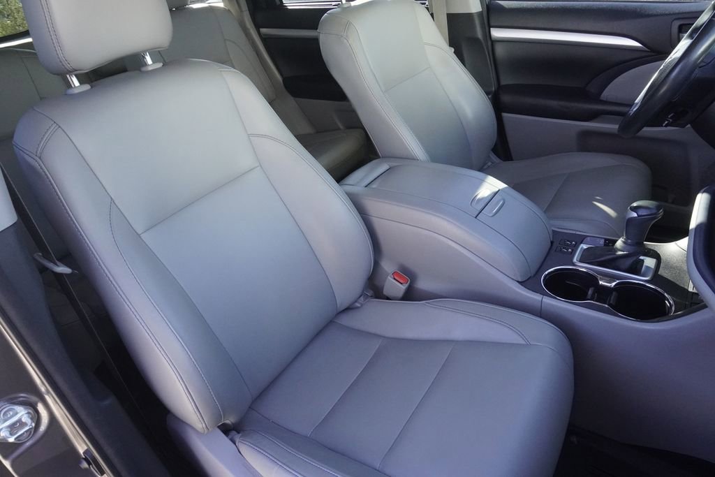 Used 2018 Toyota Highlander XLE image 24