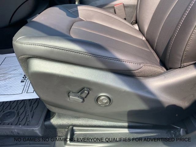 New 2025 Chrysler Pacifica Select w/ Fav Edition Package image 11