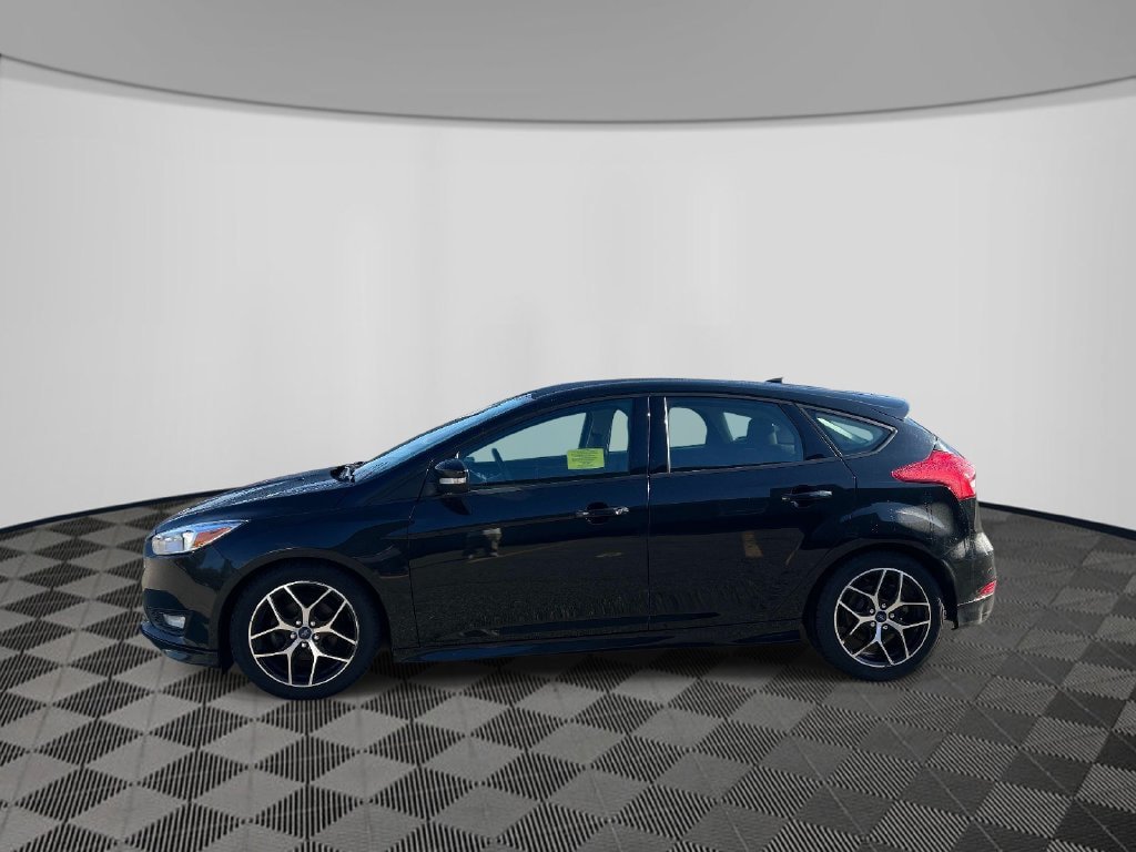 Used 2015 Ford Focus SE w/ SE Sport Package FWD image 2