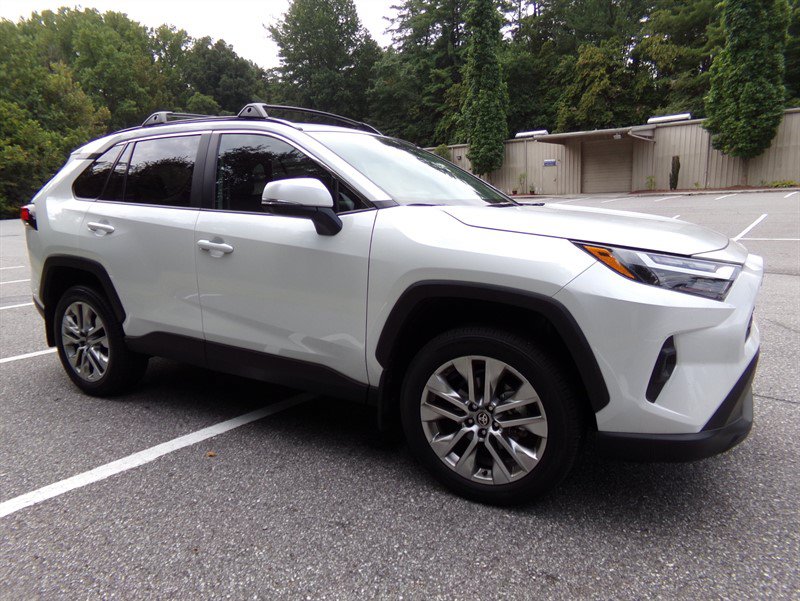 Used 2025 Toyota RAV4 XLE Premium w/ Weather Package FWD image 5