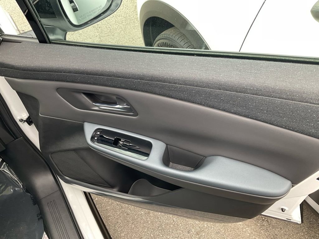 New 2026 Nissan Leaf Platinum+ w/ Cargo Package (Platinum+) image 27