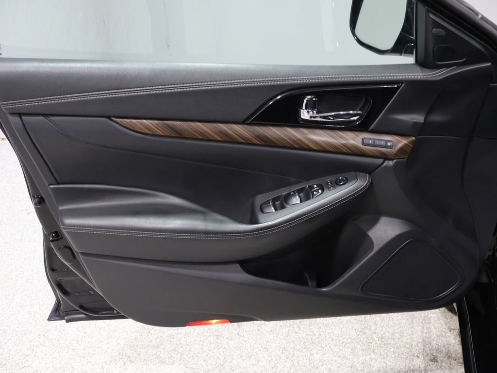 Used 2016 Nissan Maxima Platinum image 14