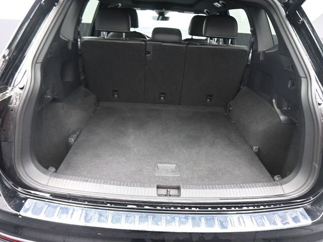 Used 2022 Volkswagen Tiguan SEL R-Line image 16