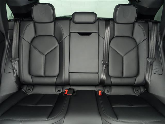 Certified 2026 Porsche Macan AWD/4WD image 30