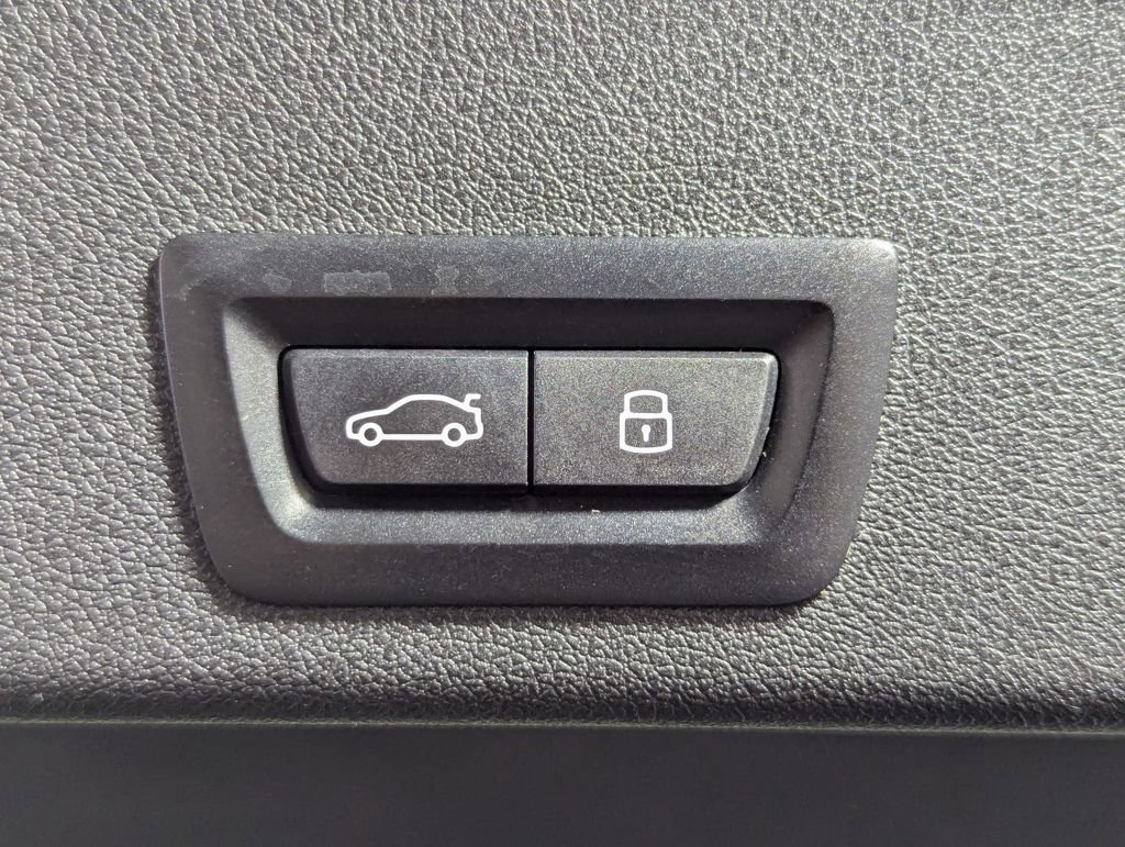 Used 2024 BMW X6 xDrive40i image 45