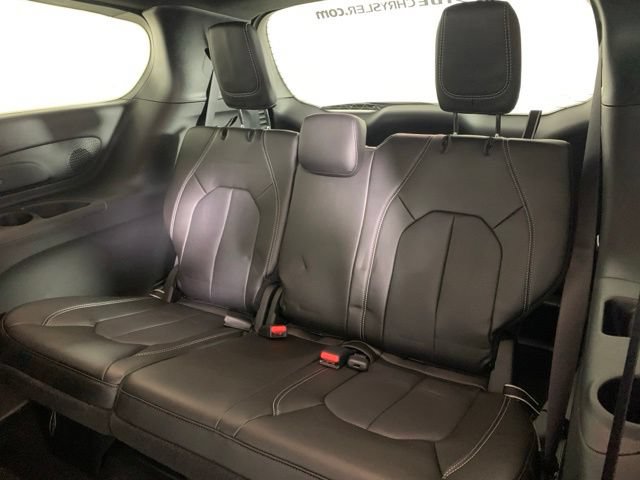 New 2027 Chrysler Pacifica Select w/ Family Tech Group AWD/4WD image 14
