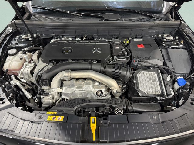 Used 2024 Mercedes-Benz GLB 250 4MATIC image 31