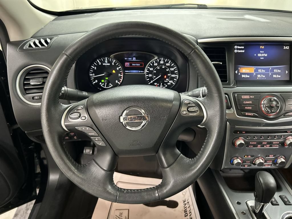 Used 2017 Nissan Pathfinder SL w/ Trailer Tow Package AWD/4WD image 4
