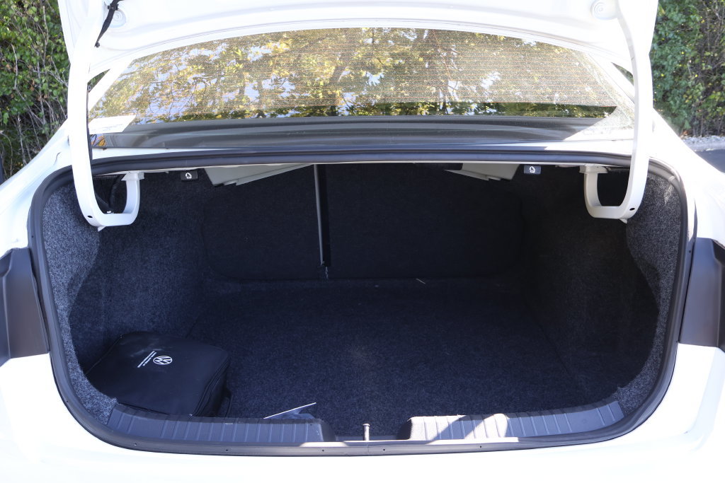 Used 2024 Volkswagen Jetta SE FWD image 47