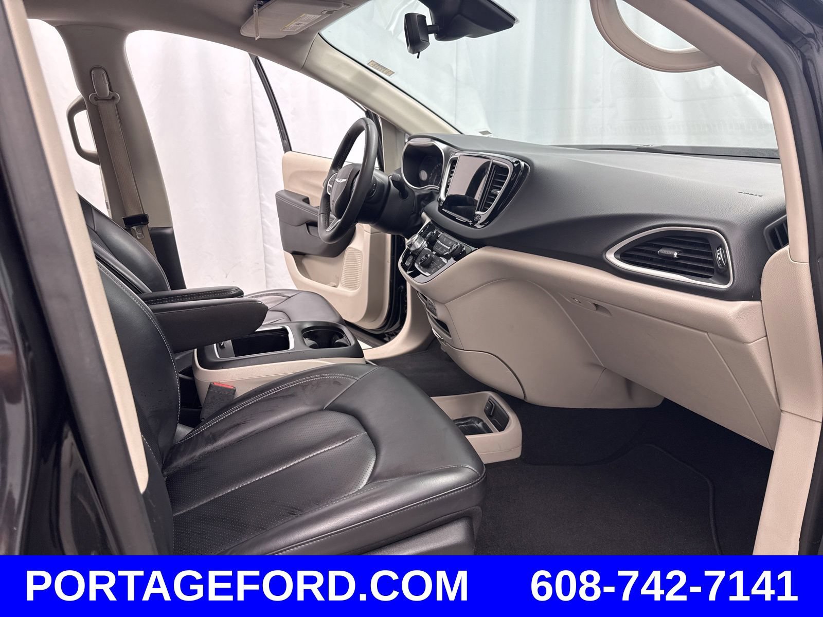 Used 2023 Chrysler Pacifica Touring-L FWD image 26
