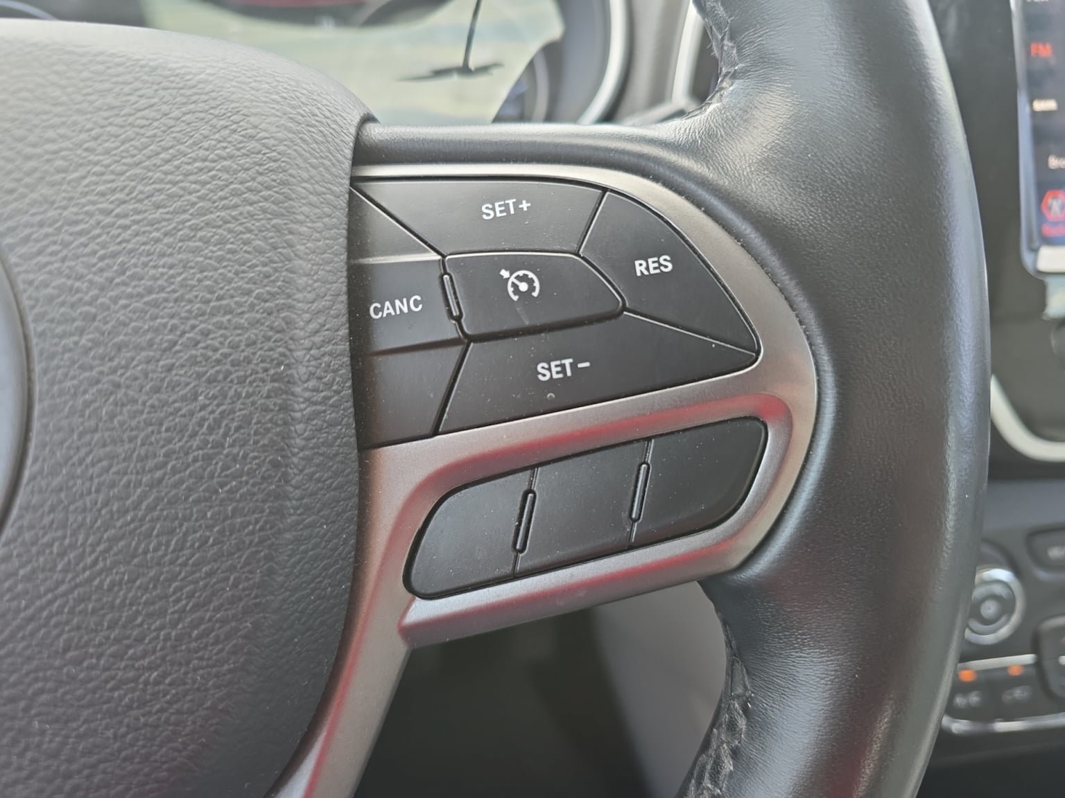 Used 2019 Jeep Cherokee Limited FWD image 23
