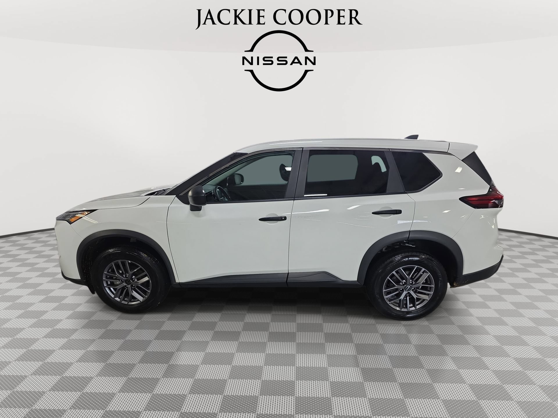 Used 2024 Nissan Rogue S AWD/4WD image 8