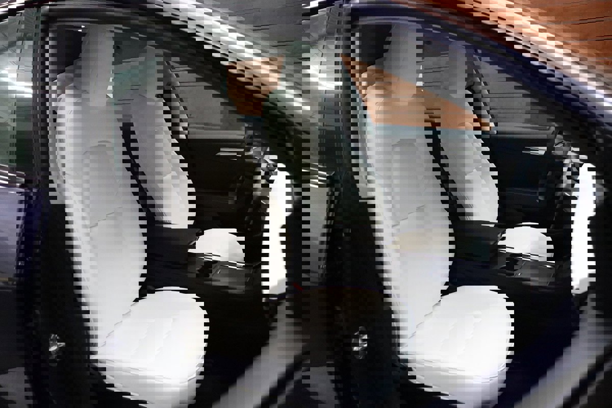 Used 2023 Tesla Model 3 Standard Range image 34