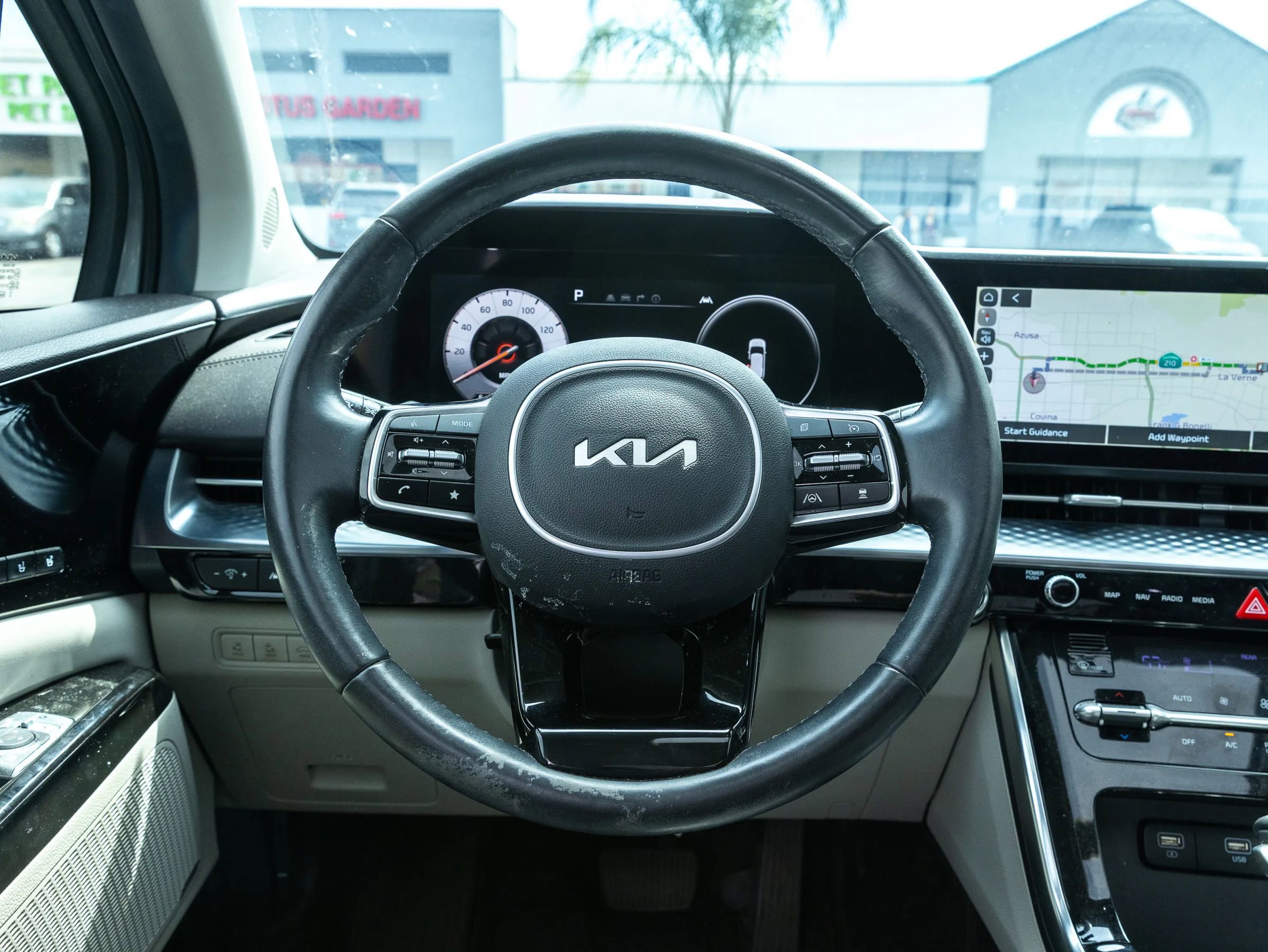 Used 2022 Kia Carnival SX Prestige image 33